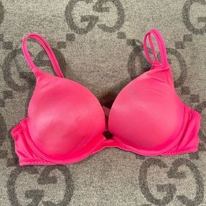 VS Pink Bra.